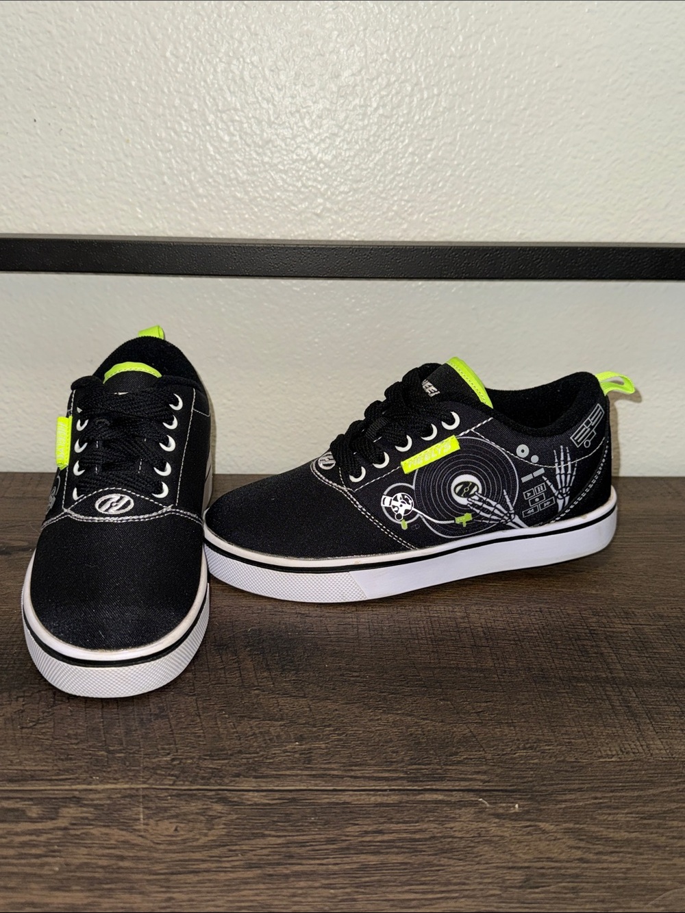Like New Heely’s Youth 2